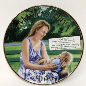Avon 2006 Mother and Child Porcelain Collectible Plate w 22K Gold Rim Caucasian